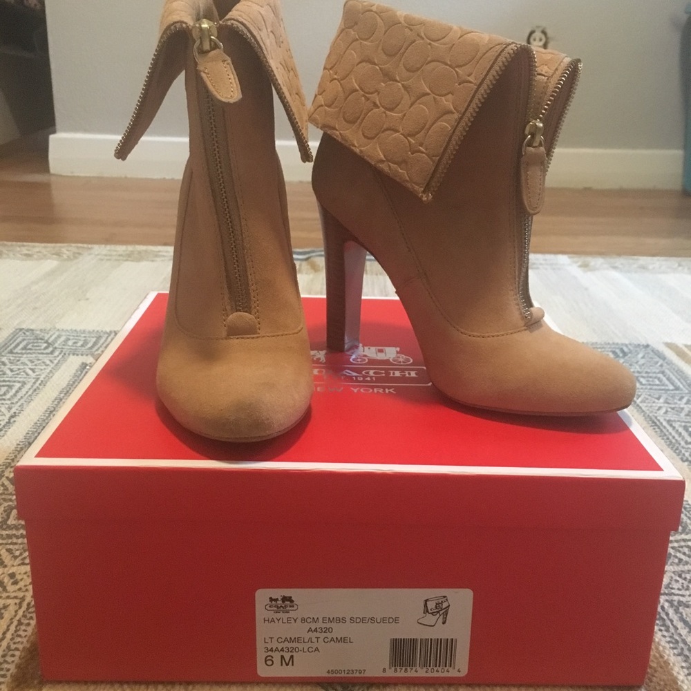 Coach Hayley Light Suede Heeled Boots/Booties 6M